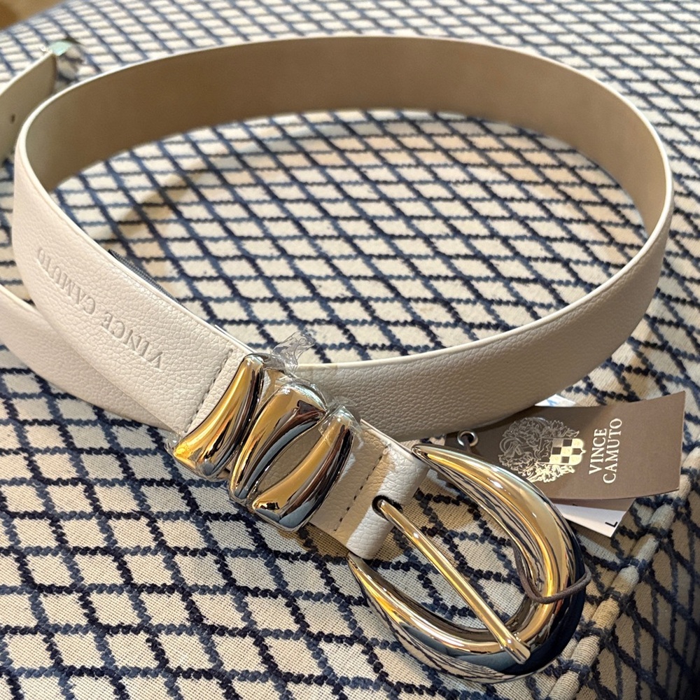 Vince Camuto gorgeous white belt with silver hardware (NWT) Large